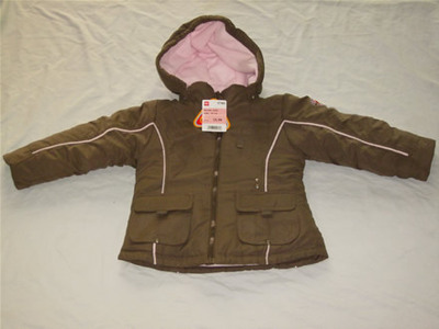 福州榮登貿(mào)易 專注品牌兒童風(fēng)衣與鞋帽零售批發(fā)，打造童裝服飾一站式采購平臺